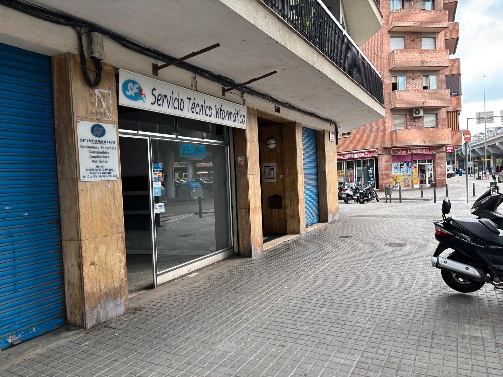 Local en venda a Avinguda de les Corts Catalanes, 501, Sant Adriá Nord