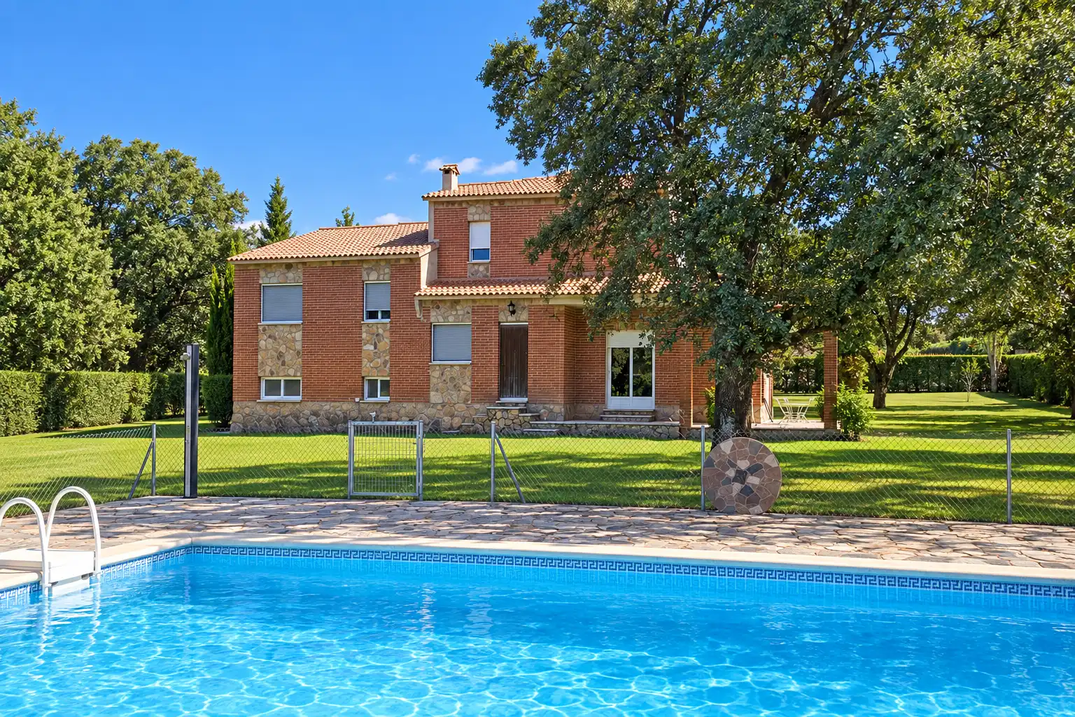 Casa amb piscina en venda a Calle del Ferrocarril