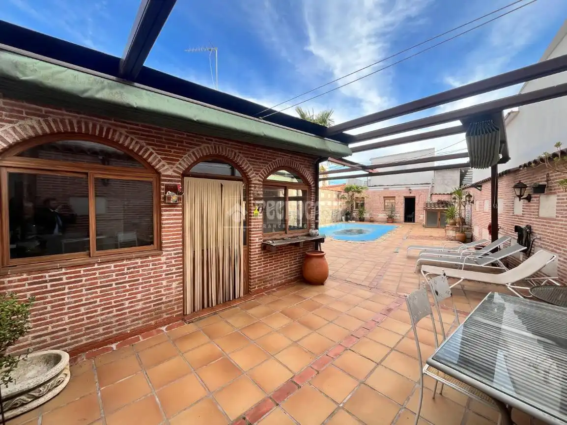 Jardín de Casa adosada en venta en Las Herencias con Calefacción, Piscina y Amueblado