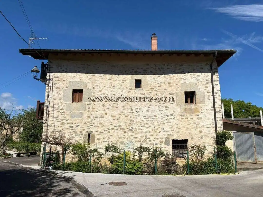 Außenansicht von Country house zum Verkauf in Ayala / Aiara mit Heizung