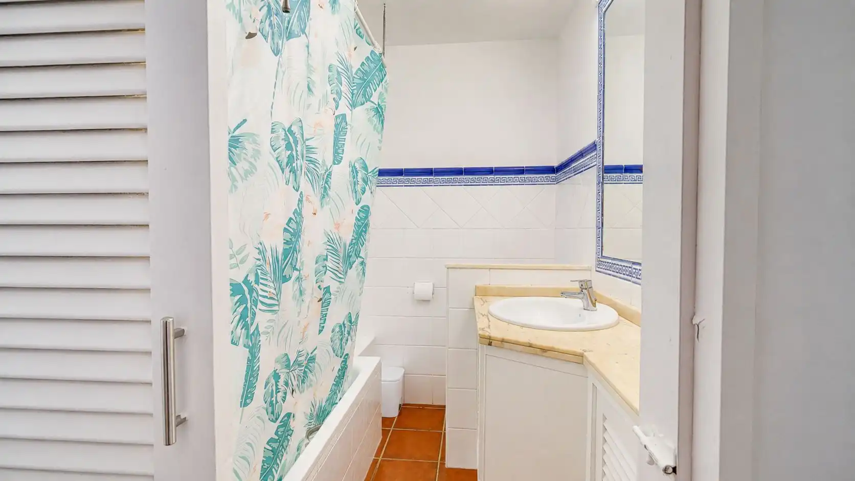 Baño de Casa adosada en venta en Estepona con Piscina comunitaria