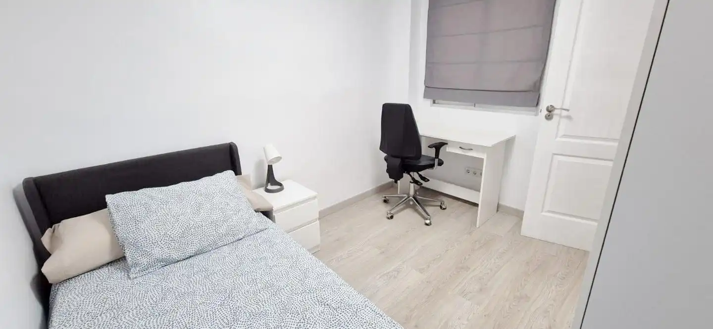 Bedroom of Ground floor for share in Elche / Elx  with Air Conditioner and Furnished