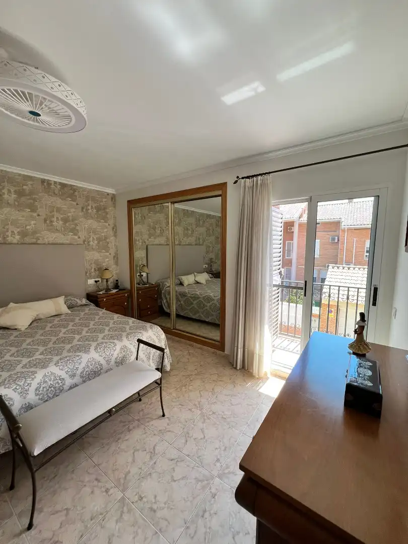 Schlafzimmer von Einfamilien-Reihenhaus zum Verkauf in Sagunto / Sagunt mit Klimaanlage, Heizung und Terrasse