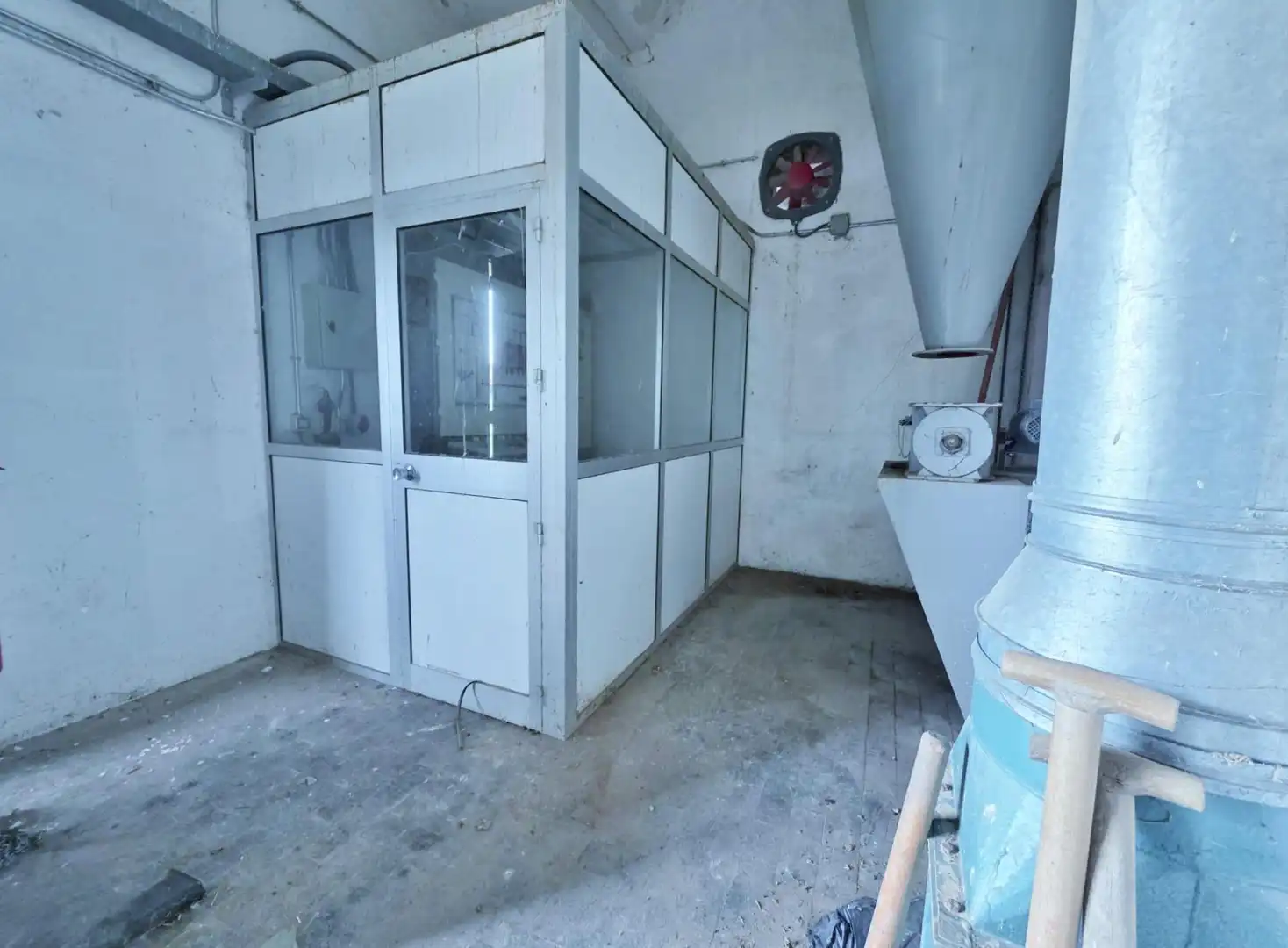 Industrial buildings for sale in Cantiveros