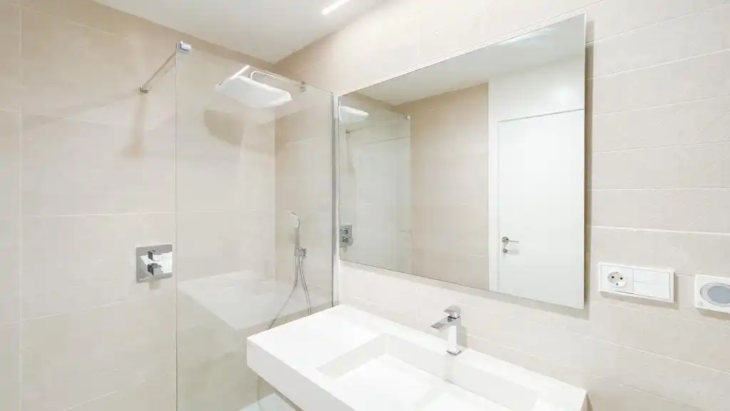 Badezimmer von Wohnung zur Miete in Málaga mit Klimaanlage, Heizung und Privatgarten