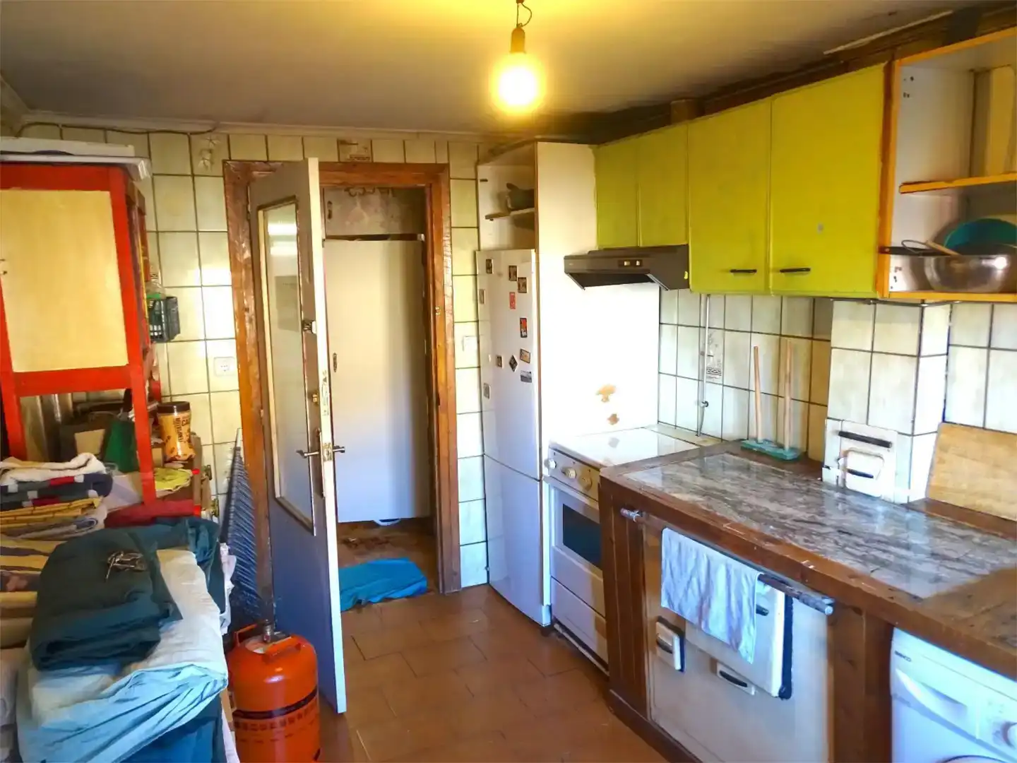 Cuina de Casa adosada en venda en Grañón amb Jardí privat, Traster i Moblat