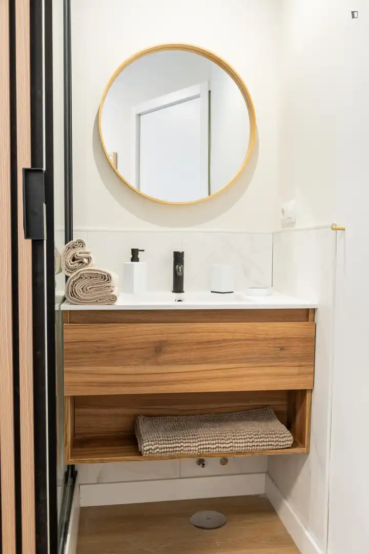 Baño de Apartamento para compartir en Madrid con Calefacción, Amueblado y Horno