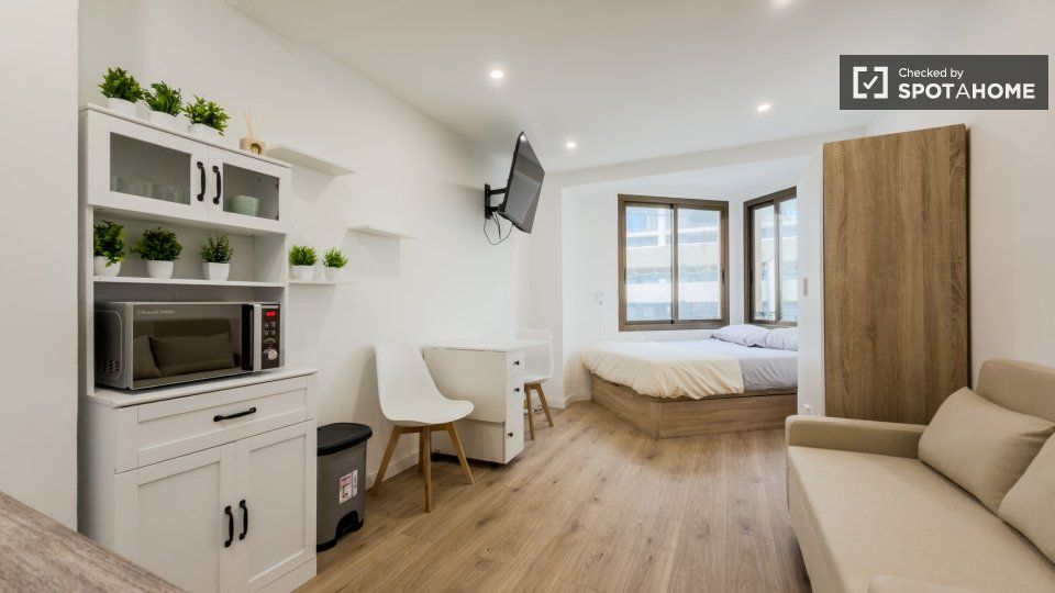 Dormitori de Pis de lloguer en  Barcelona Capital amb Aire condicionat, Calefacció i Moblat