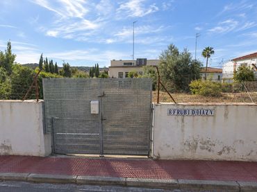 Terreno residencial en venta en Vallpineda - Santa Bárbara