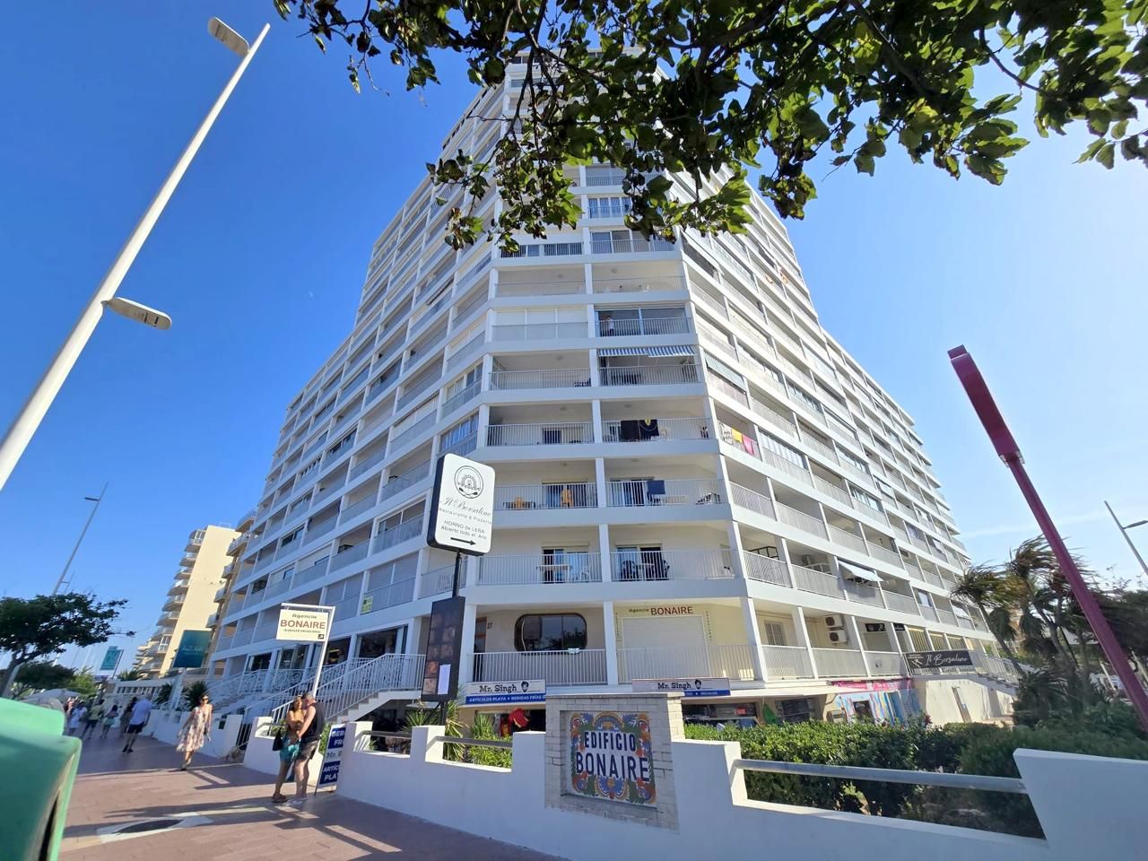 Vista exterior de Apartament de lloguer en Gandia amb Terrassa, Moblat i Piscina comunitària
