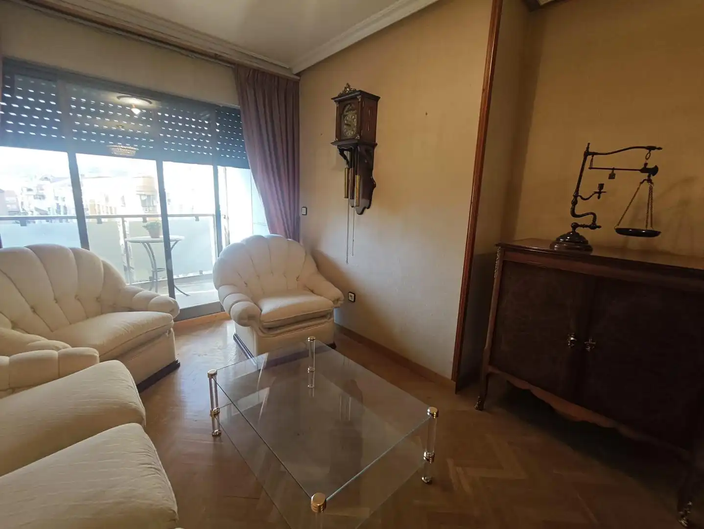 Sala d'estar de Pis en venda en Elda amb Aire condicionat, Parquet i Moblat