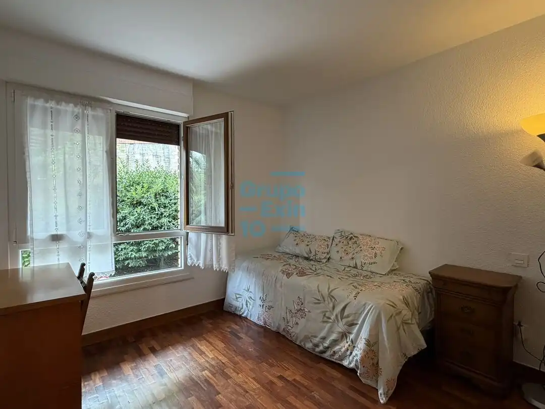 Schlafzimmer von Wohnung zur Miete in Antiguo