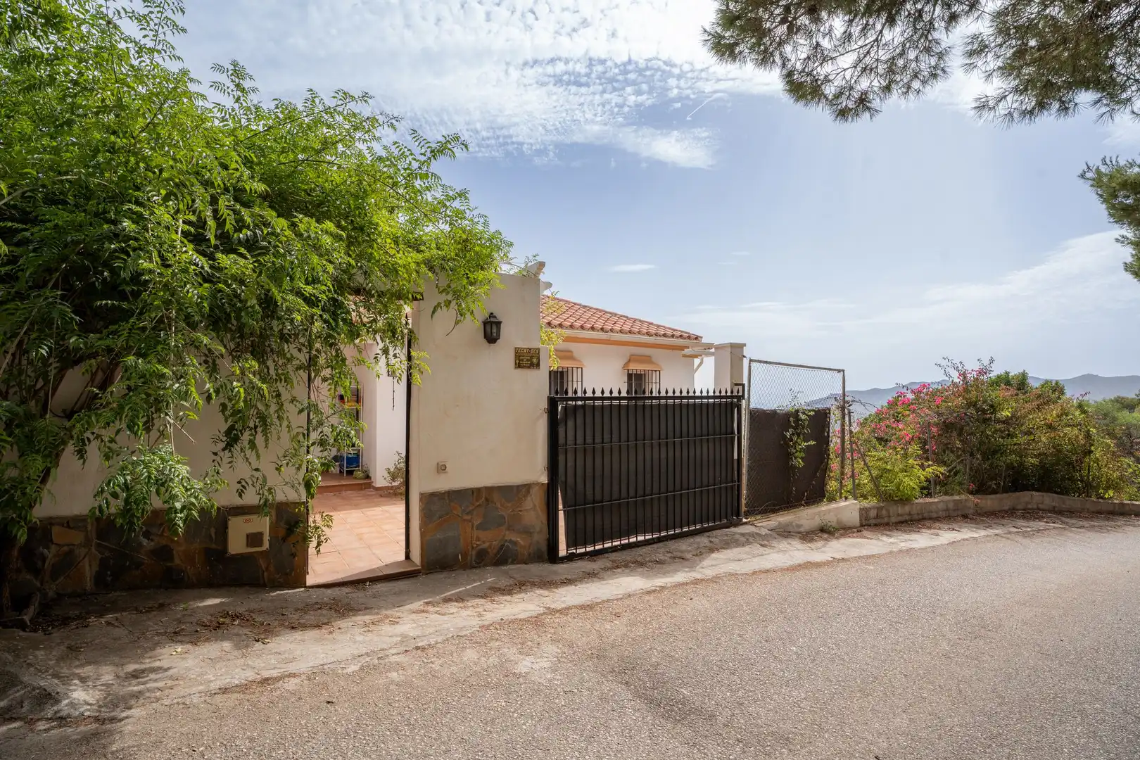 Außenansicht von Country house zum Verkauf in Málaga mit Terrasse und Balkon
