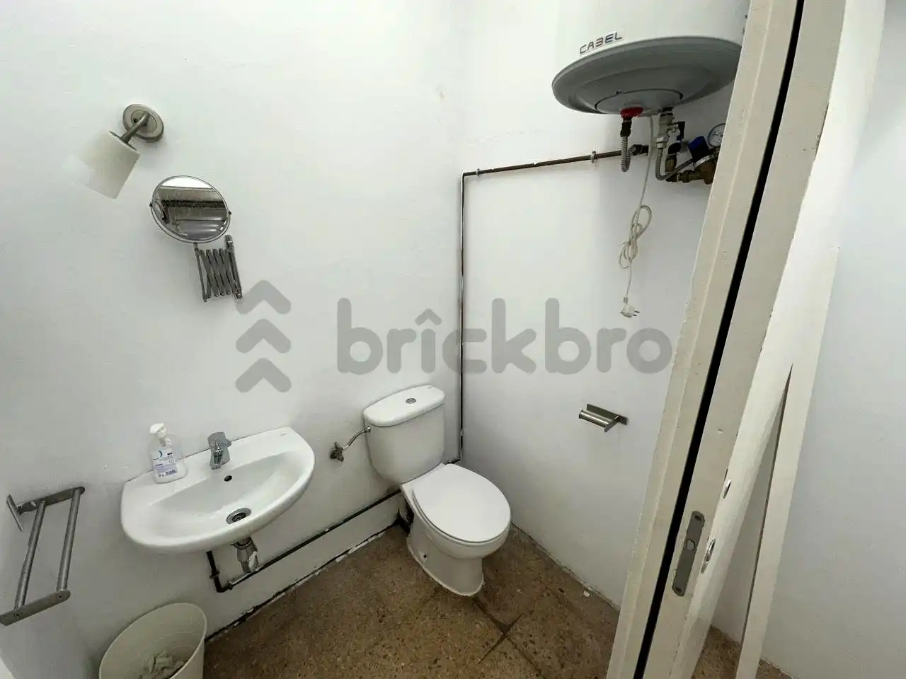 Bathroom of Commercial properties for sale in Barcelona  with Air Conditioner