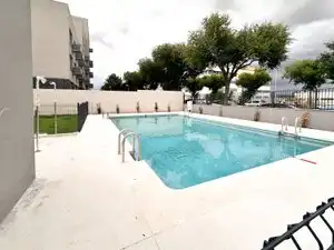 Schwimmbecken von Wohnung zur Miete in Madrid mit Klimaanlage, Heizung und Parkett