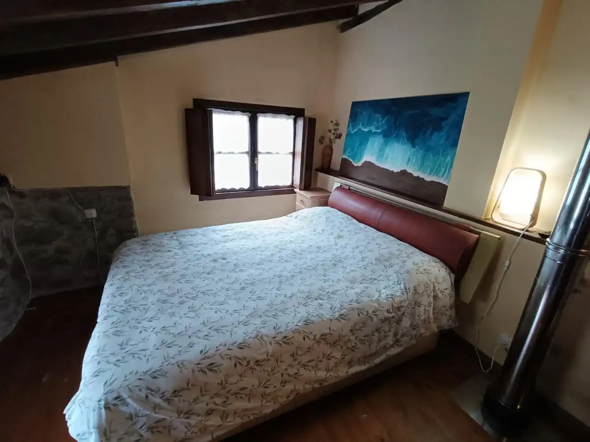 Schlafzimmer von Einfamilien-Reihenhaus zum Verkauf in Llanes mit Heizung und Möbliert