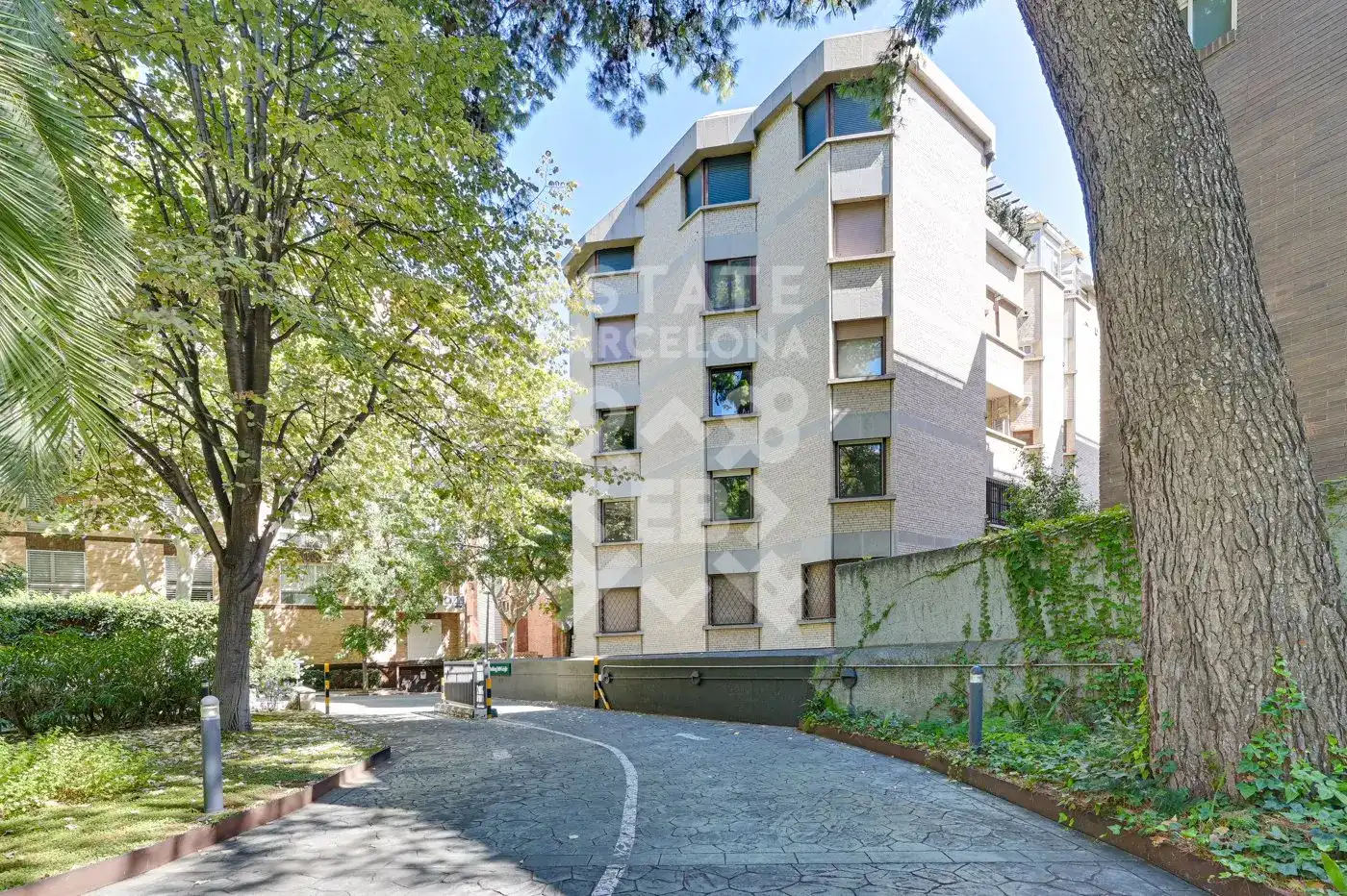 Vista exterior de Pis en venda en Barcelona amb Aire condicionat, Calefacció i Terrassa