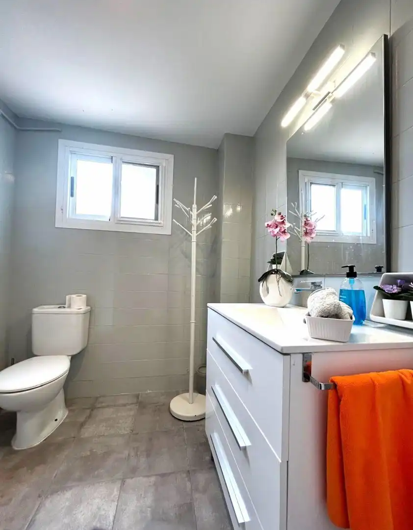 Baño de Planta baja de alquiler en Puçol con Aire acondicionado, Calefacción y Jardín privado