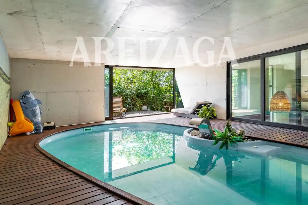 Piscina de Casa o chalet en venta en Donostia - San Sebastián  con Aire acondicionado, Calefacción y Jardín privado
