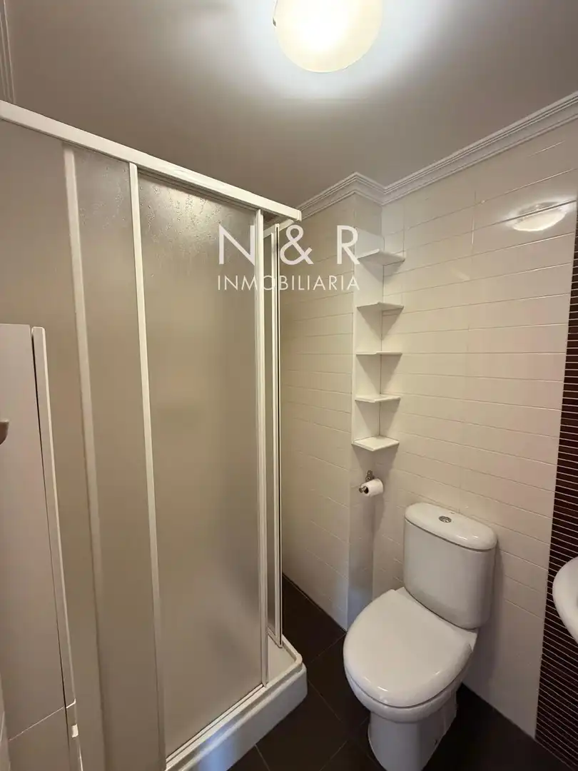 Bathroom of Flat for rent in Santiago de Compostela   with Heating
