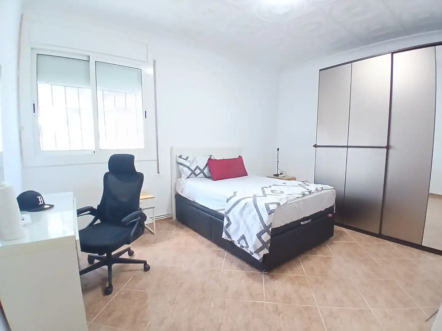 Dormitori de Casa o xalet en venda en Barcelona amb Aire condicionat, Calefacció i Jardí privat