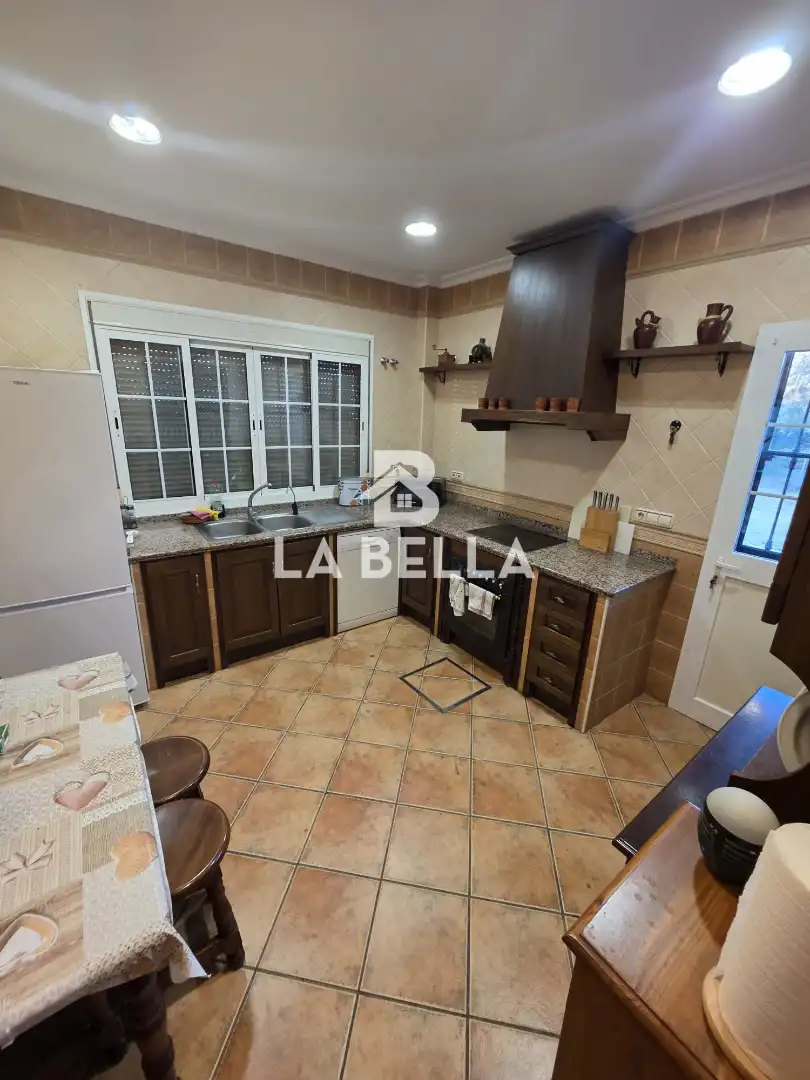Cuina de Casa o xalet en venda en Sevilla amb Aire condicionat, Jardí privat i Traster