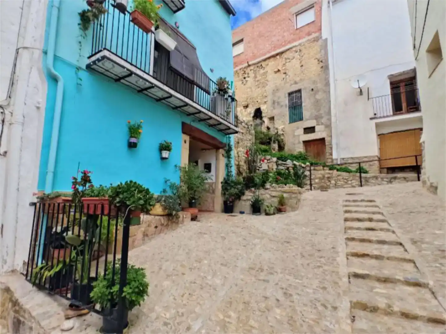 Vista exterior de Casa adosada en venda en Xert amb Aire condicionat i Balcó