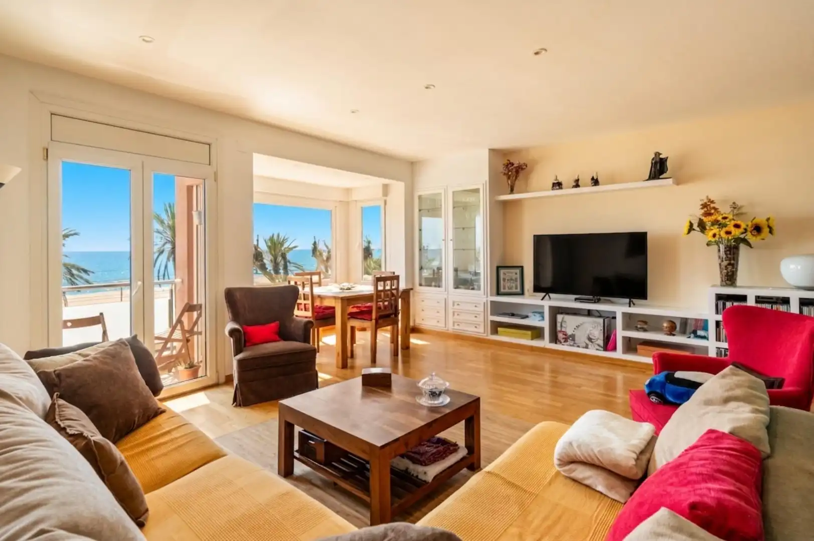 Living room of Flat for sale in El Masnou  with Air Conditioner, Heating and Parquet flooring