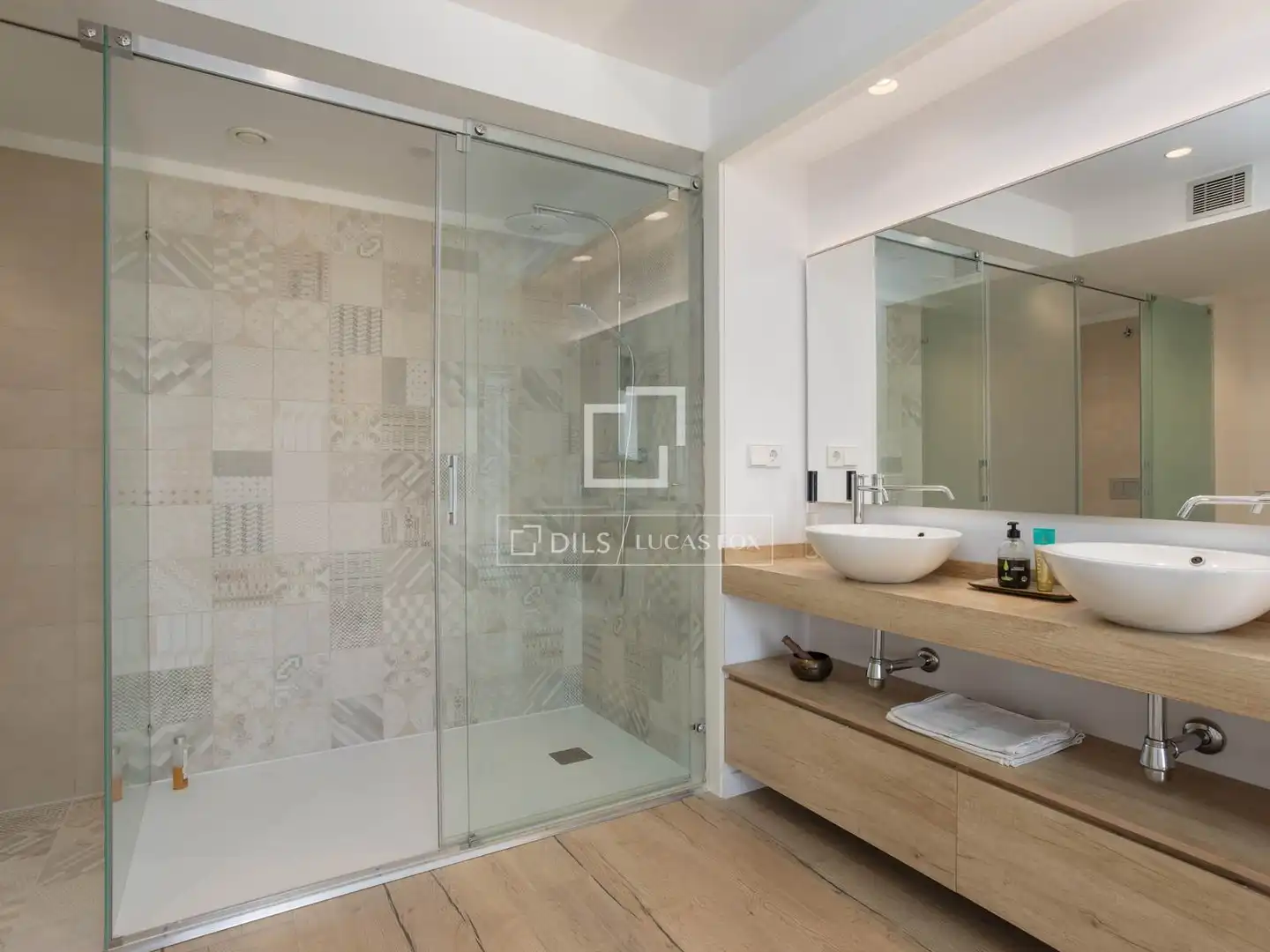 Bathroom of Flat for sale in Palamós  with Air Conditioner, Heating and Private garden