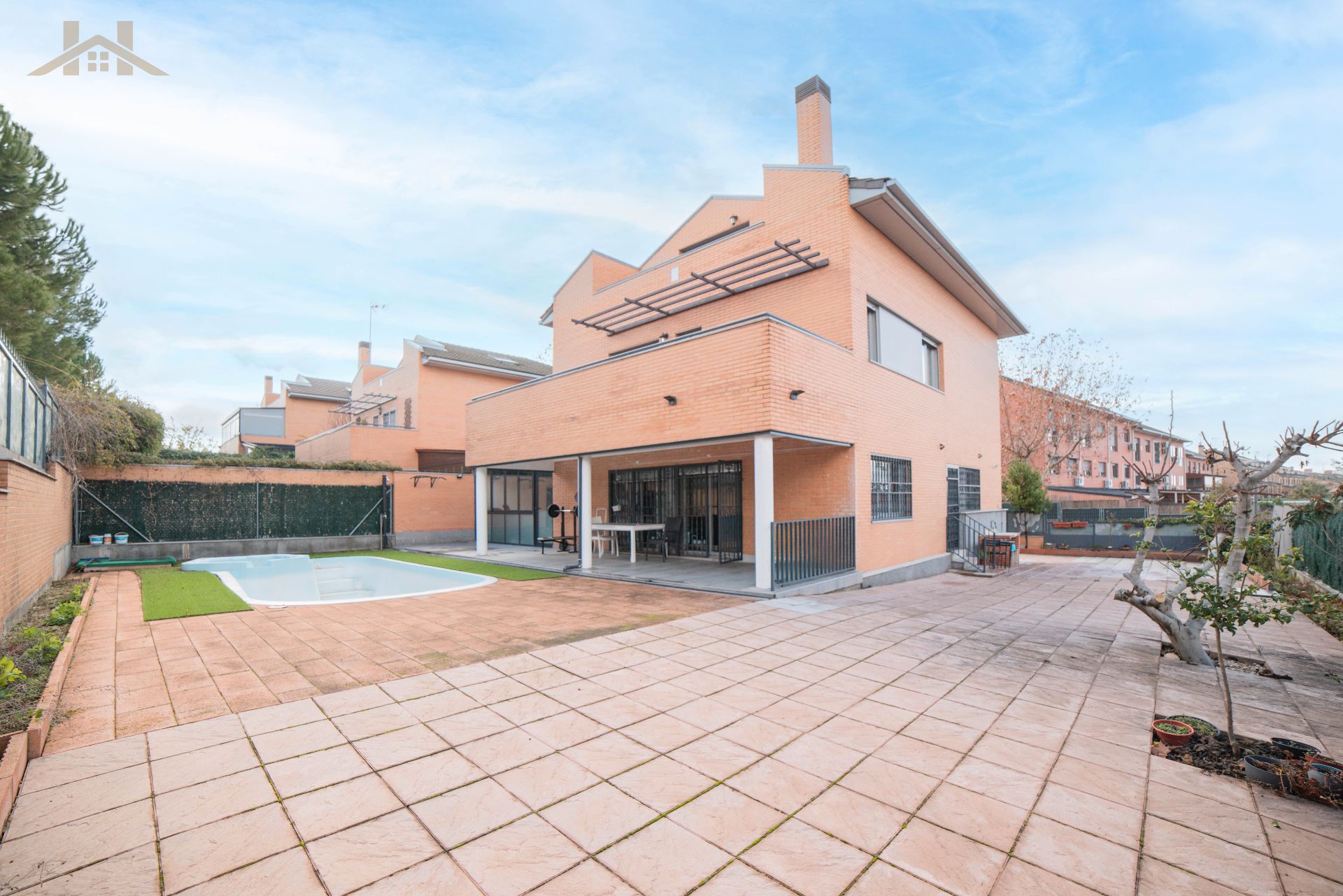 Exterior view of House or chalet for sale in Arroyomolinos (Madrid)  with Air Conditioner, Heating and Private garden