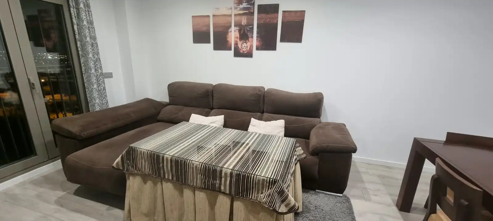 Wohnzimmer von Wohnung zur Miete in Entrenúcleos