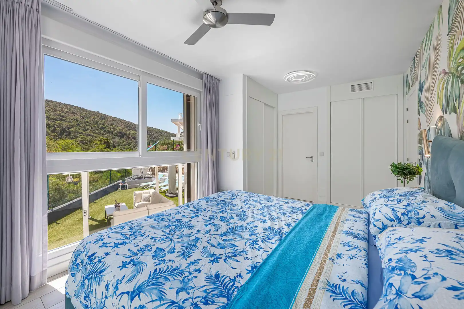 Habitación de Apartamento en venta en Benahavís con Aire acondicionado, Trastero y Lavadora