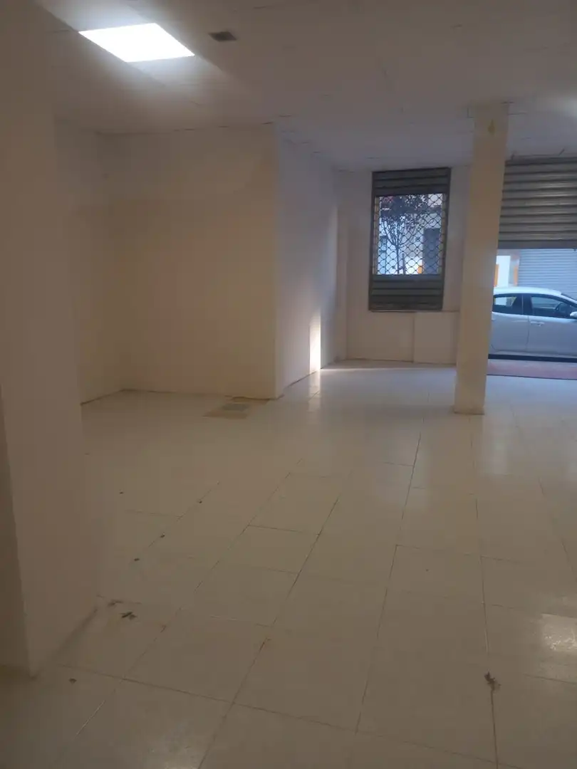 Local comercial de lloguer a Benetússer