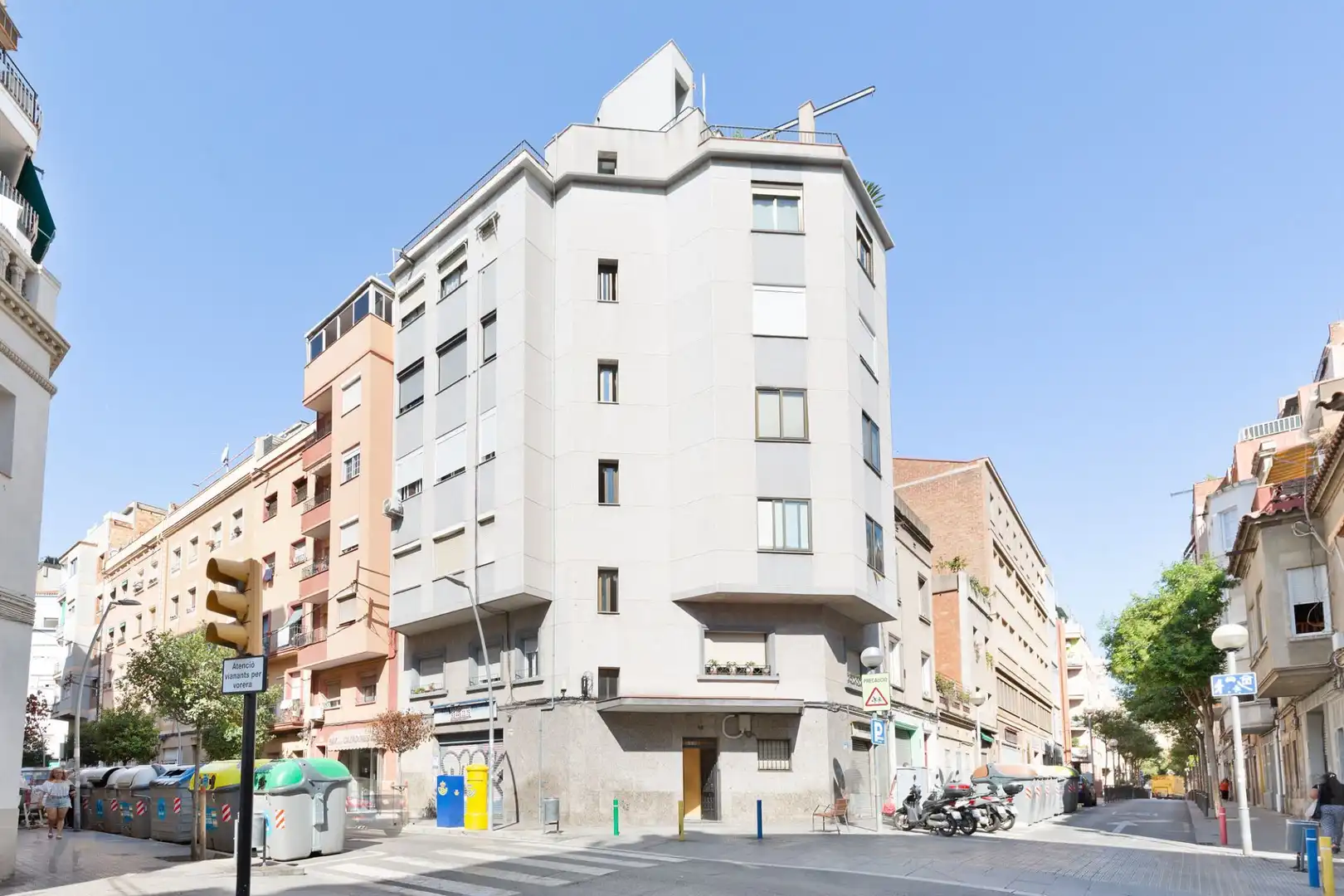 Vista exterior de Piso en venta en L'Hospitalet de Llobregat con Aire acondicionado y Calefacción
