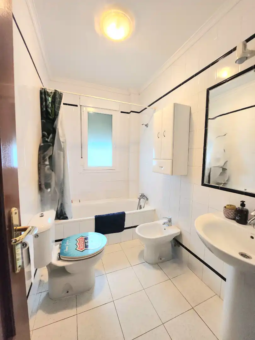 Bathroom of Houses for sale in Alcalá de Guadaira  with Air Conditioner, Heating and Private garden