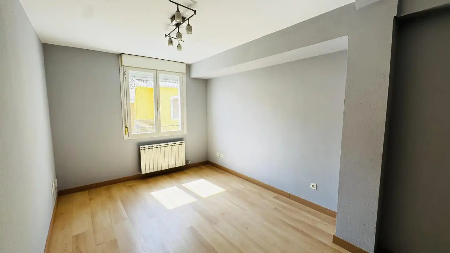 Schlafzimmer von Wohnung zum Verkauf in Zaragoza mit Klimaanlage, Heizung und Parkett