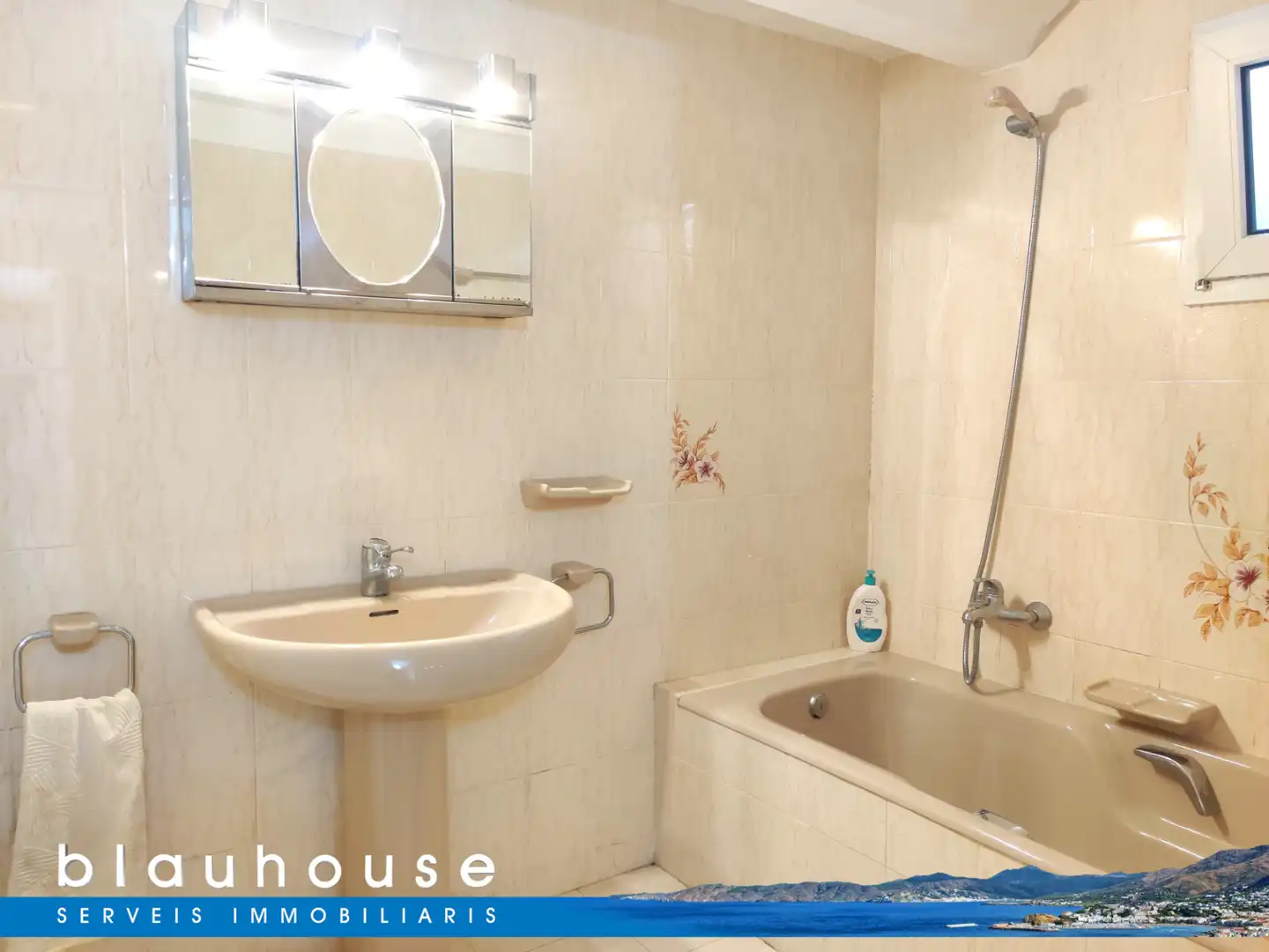 Badezimmer von Haus oder Chalet zum Verkauf in Llançà mit Klimaanlage, Privatgarten und Terrasse