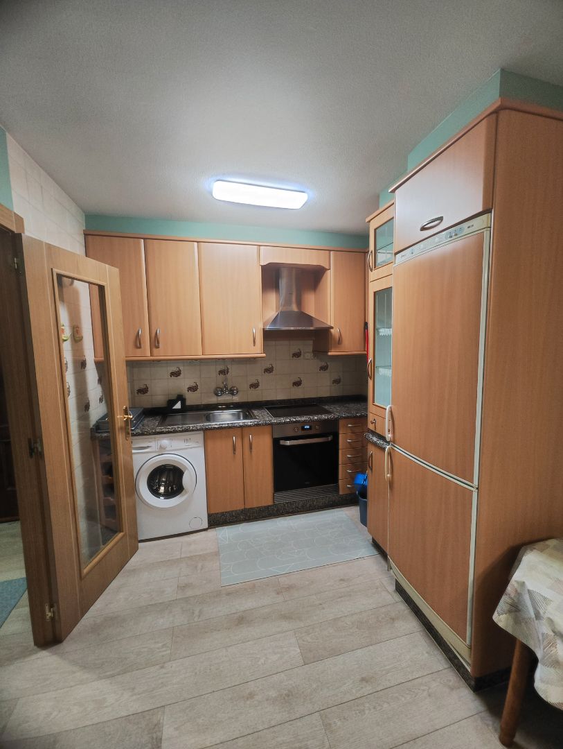 Kitchen of Apartment to rent in Santiago de Compostela   with Heating, Parquet flooring and Furnished