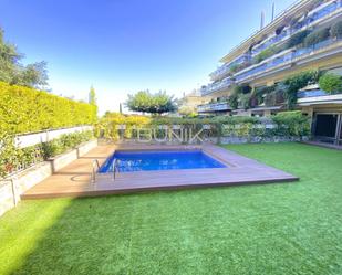 Swimming pool of Flat for sale in  Barcelona Capital  with Air Conditioner, Heating and Terrace