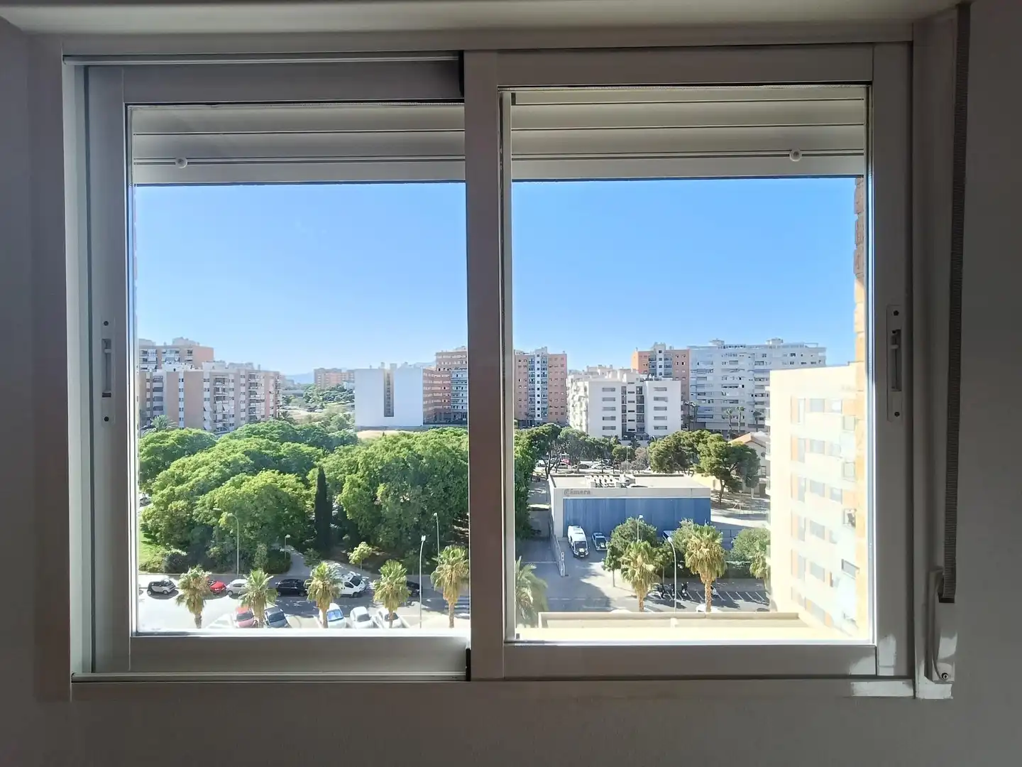 Vista exterior de Piso en venta en Alicante / Alacant con Aire acondicionado, Jardín privado y Trastero