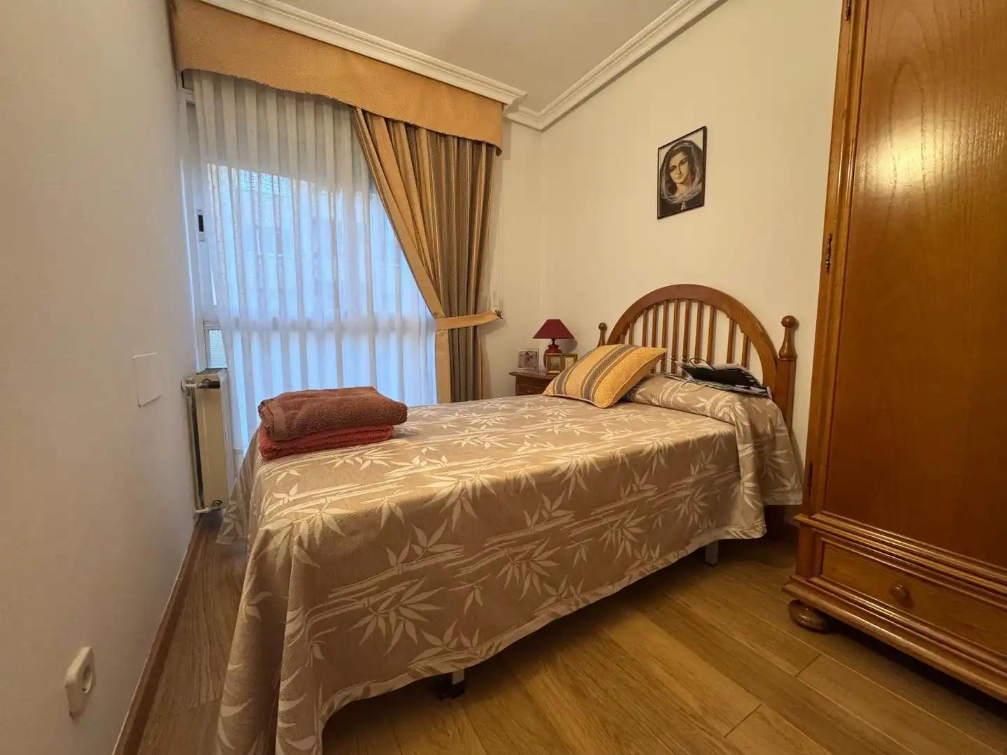Schlafzimmer von Wohnung zum Verkauf in Girona mit Klimaanlage, Heizung und Möbliert
