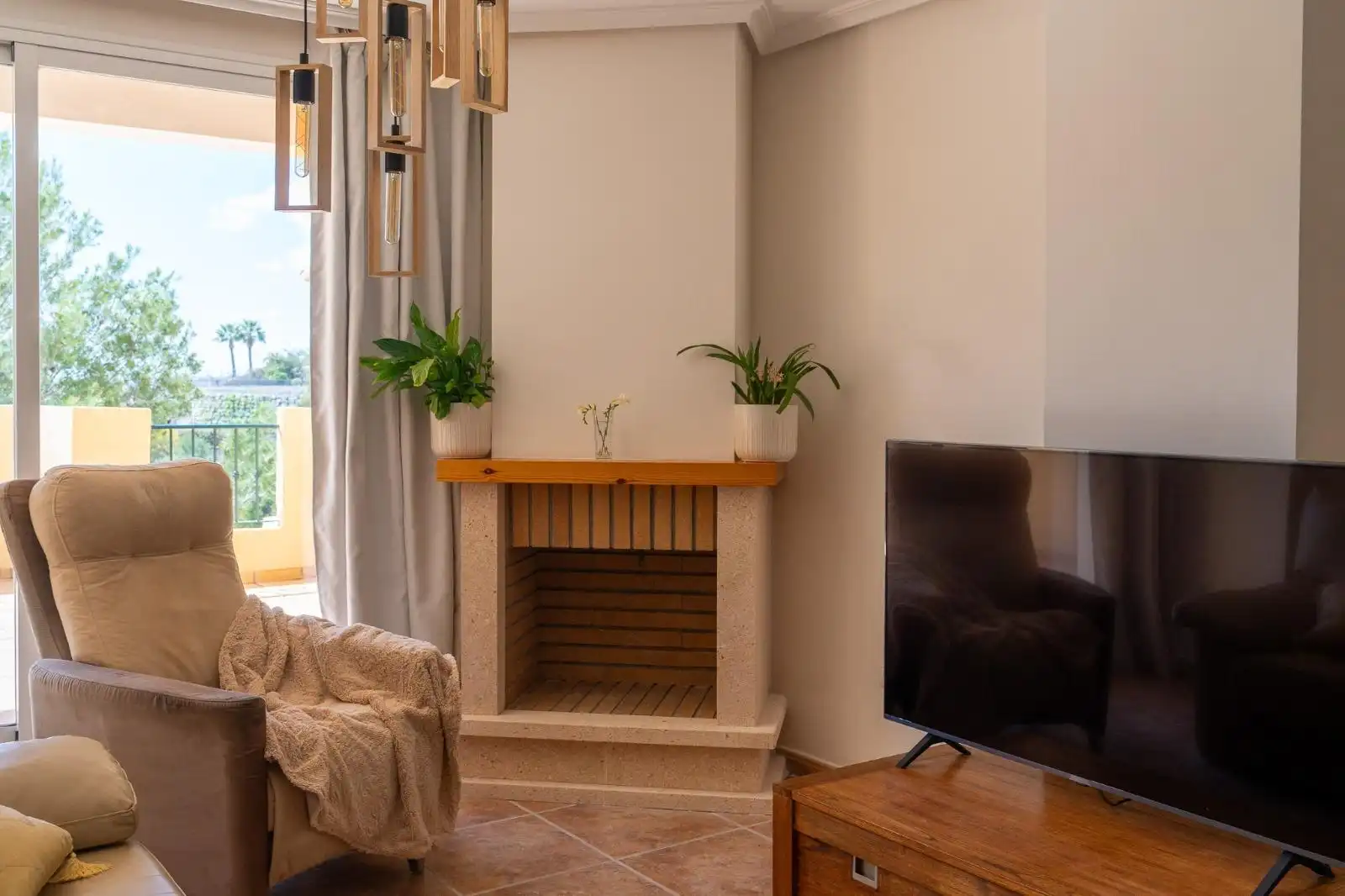 Wohnzimmer von Einfamilien-Reihenhaus zum Verkauf in Altea mit Klimaanlage, Heizung und Privatgarten