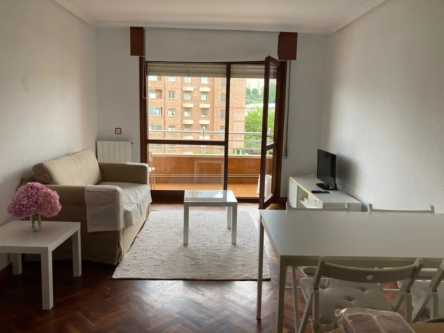 Sala d'estar de Apartament de lloguer en Santander amb Parquet, Terrassa i Moblat