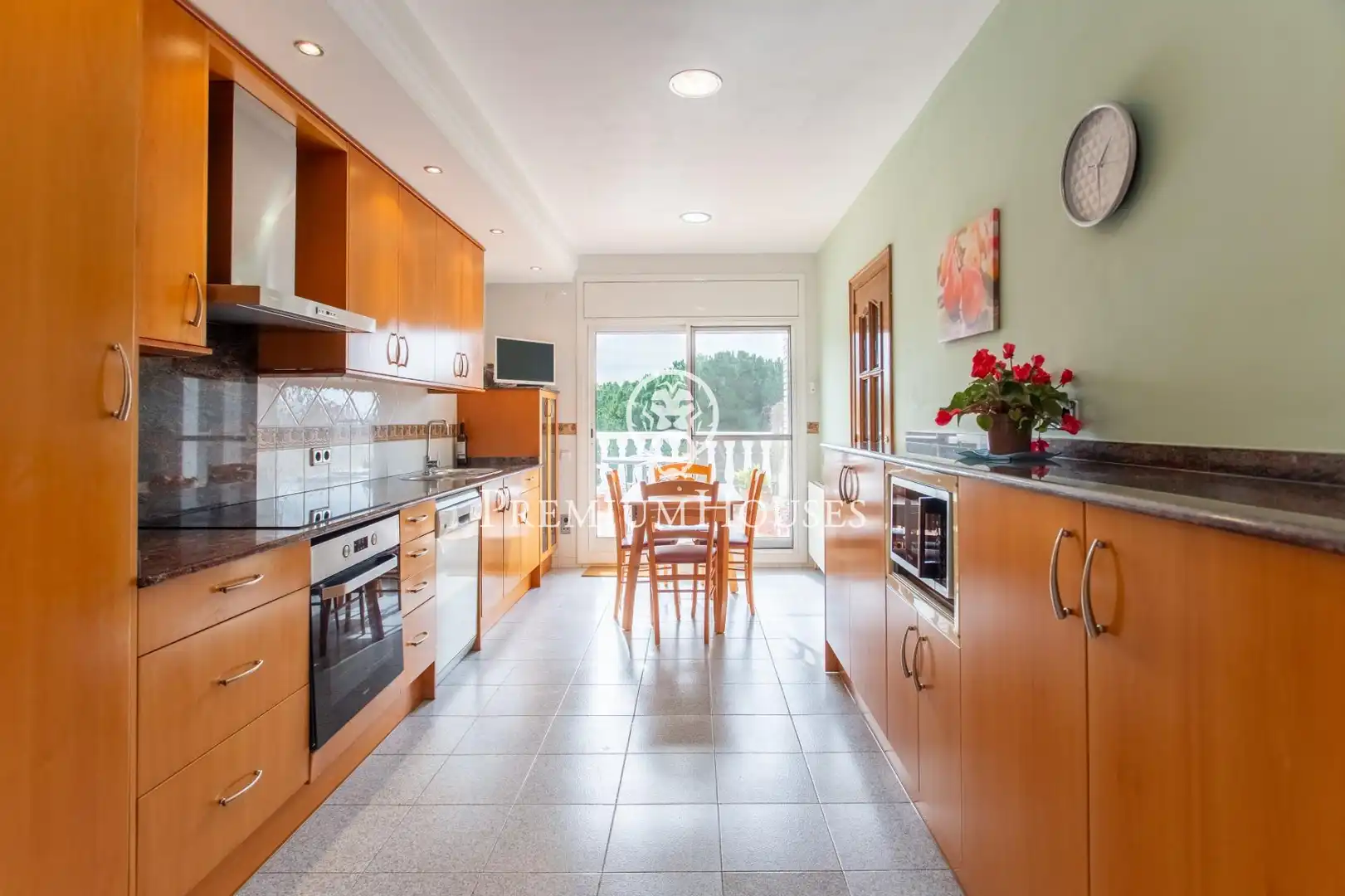 Cocina de Casa o chalet en venta en Badalona con Aire acondicionado, Calefacción y Jardín privado
