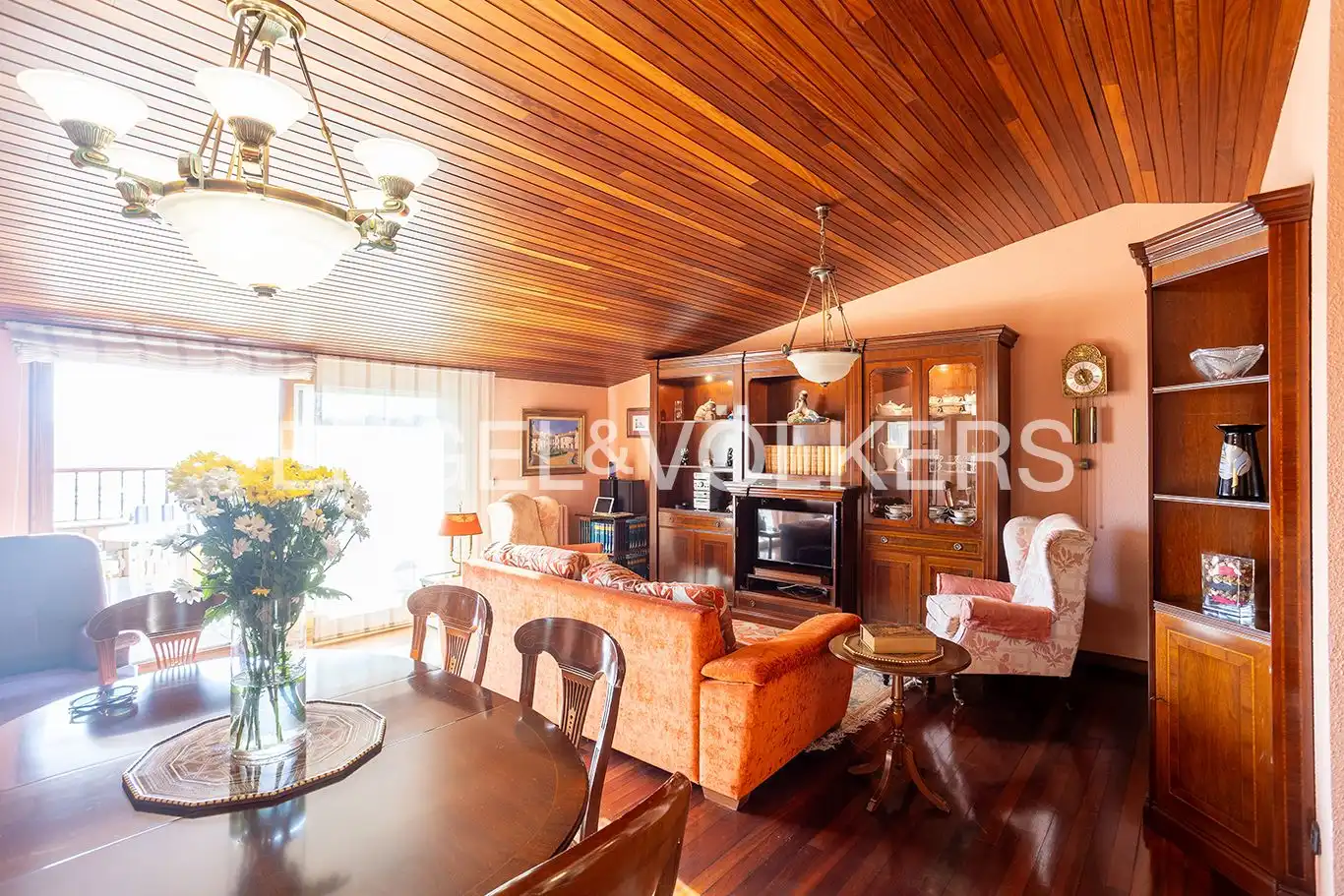 Wohnzimmer von Einfamilien-Reihenhaus zum Verkauf in Santander mit Heizung, Privatgarten und Terrasse