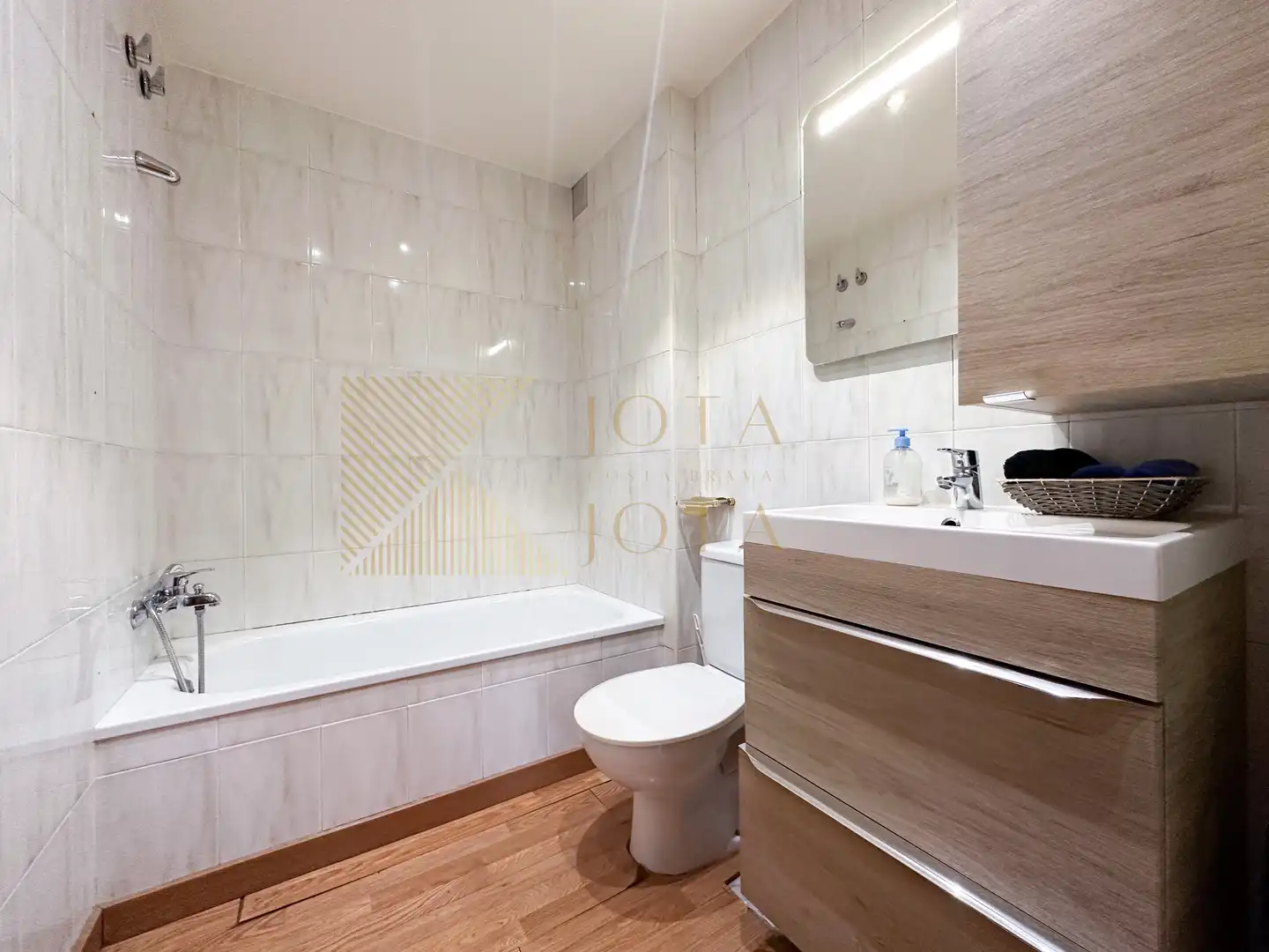 Flat with pool for sale in Avinguda Amèrica 33, imagen 16