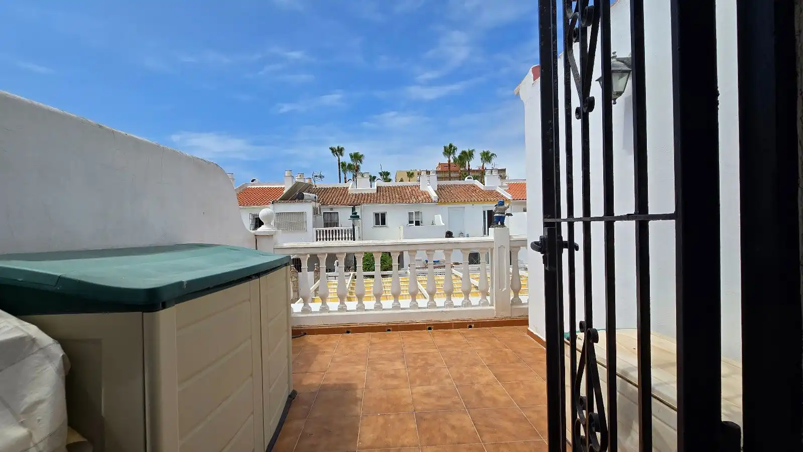 Terrasse von Einfamilien-Reihenhaus zum Verkauf in Málaga mit Klimaanlage, Heizung und Schwimmbad