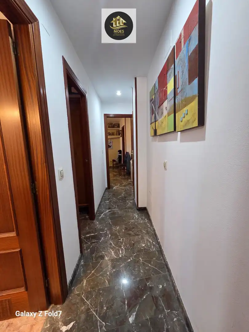 Wohnung zum Verkauf in Jaén mit Terrasse, Abstellraum und Balkon