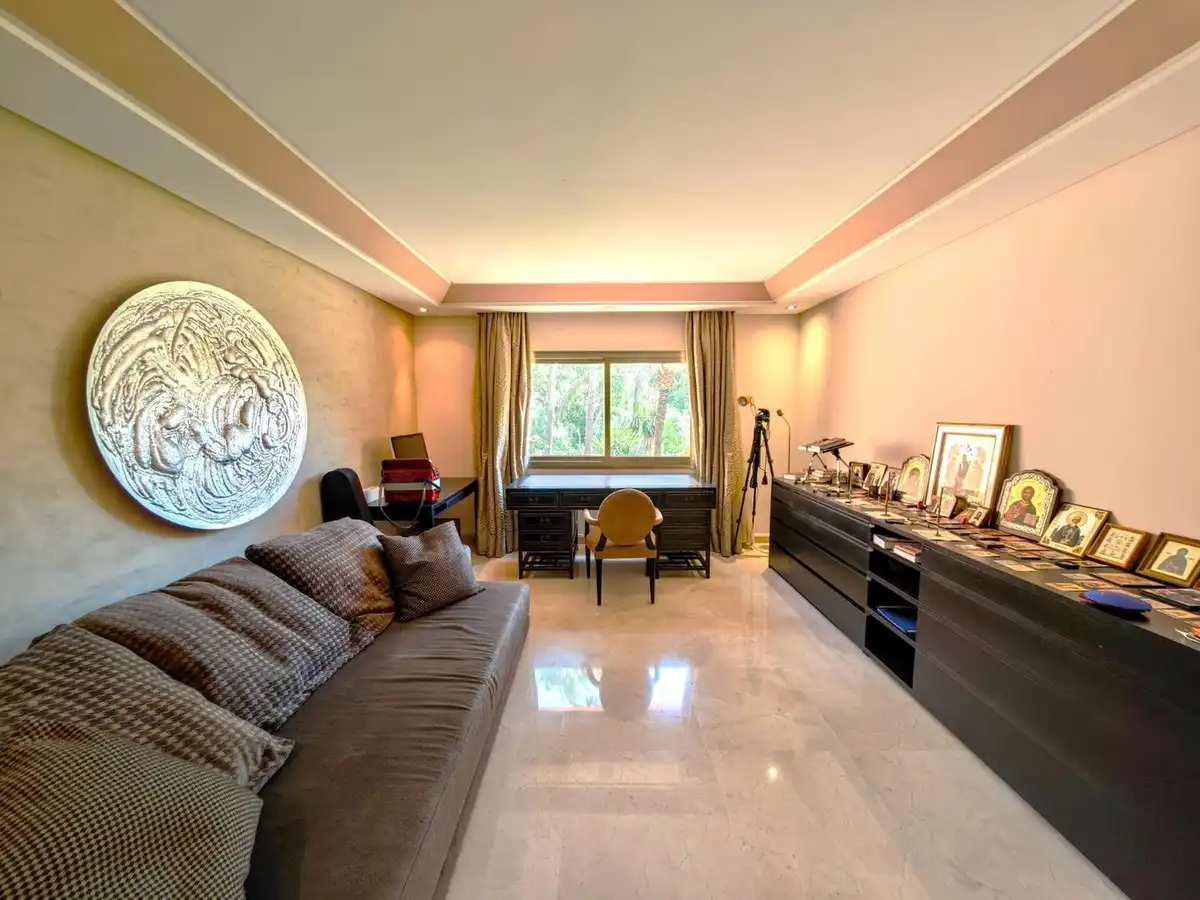 Sala de estar de Ático en venta en Marbella con Aire acondicionado, Terraza y Sauna