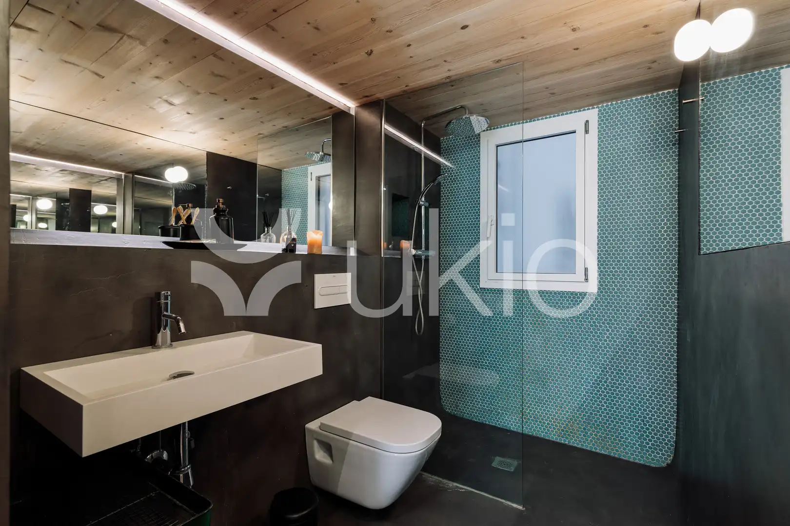 Bany de Apartament de lloguer en Barcelona amb Aire condicionat, Terrassa i Moblat